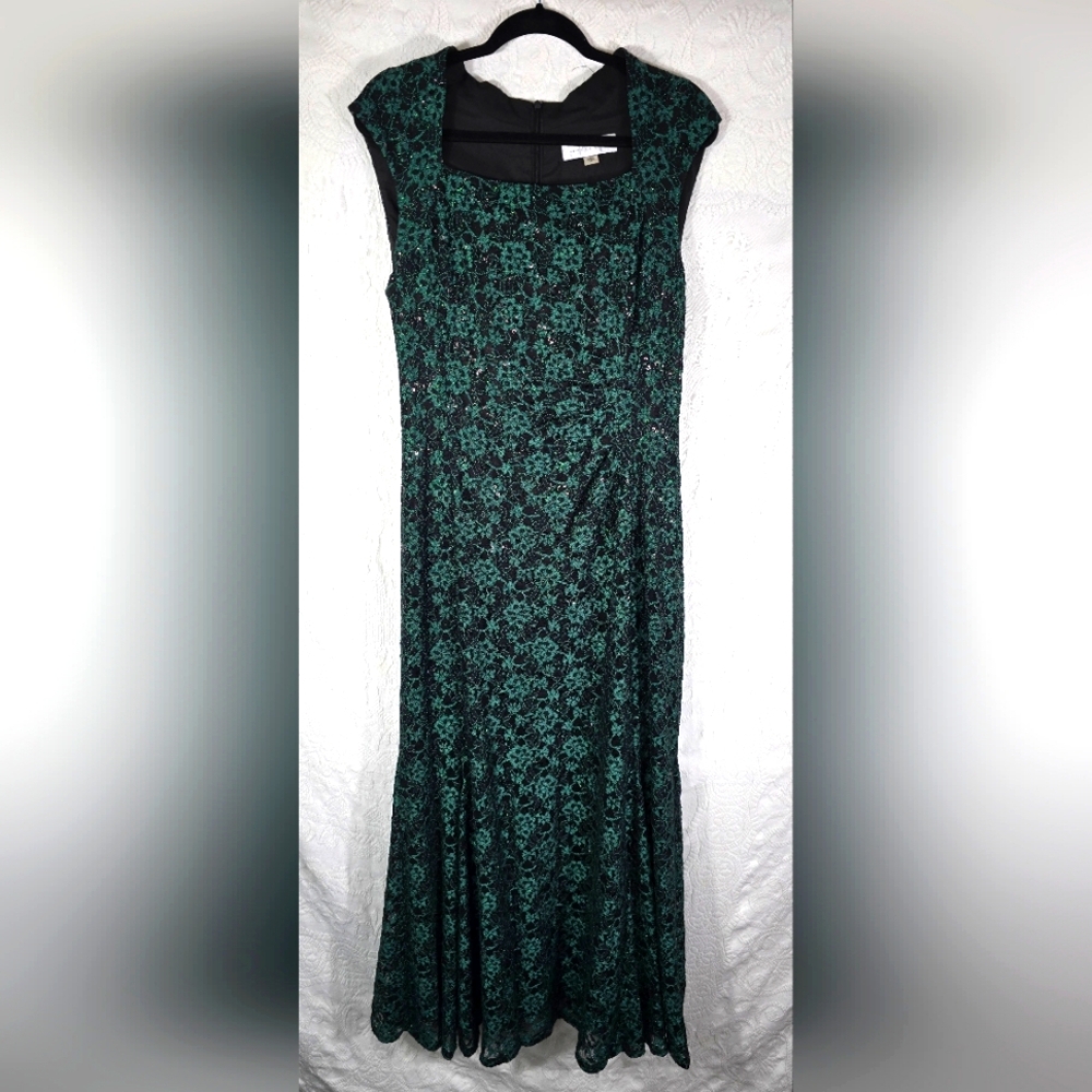 TAHARI LADIES FORMAL